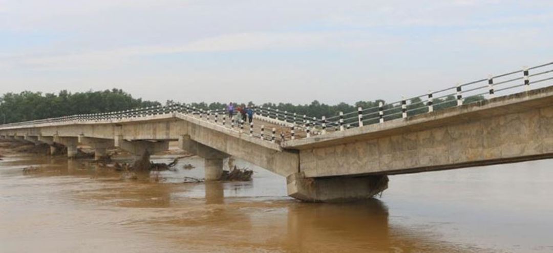 असारमा भासिएको पुल अझै गरिएन पुनर्निर्माण