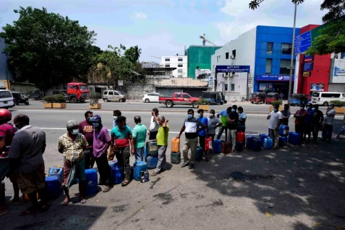 श्रीलंका कसरी फस्यो आर्थिक संकटमा ?
