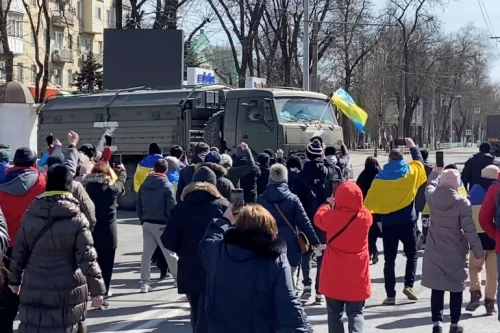 युक्रेनी प्रदर्शनकारीमाथि रुसी सेनाले गोली चलायो