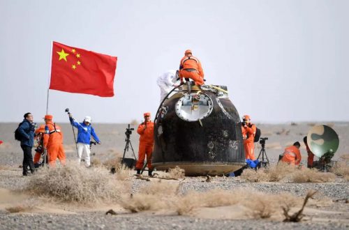 चीनका ३ अन्तरिक्ष यात्री छ महिनापछि पृथ्वीमा अवतरण