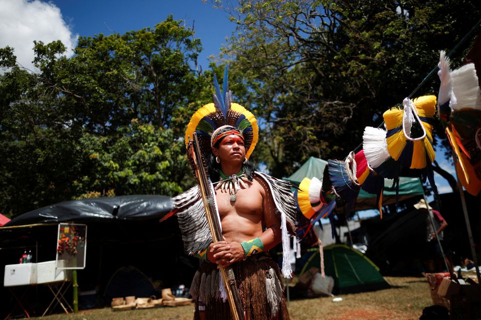 आफ्नो भूमि रक्षा गर्न आन्दोलनमा उत्रिए ब्राजिलका आदिवासी