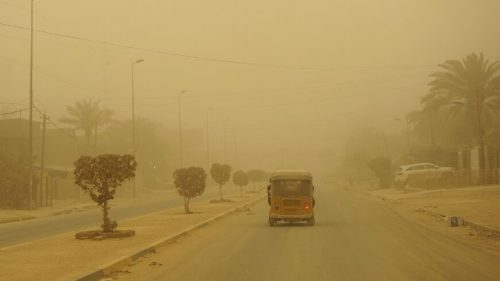 इराकमा धुलोसहितको आँधीका कारण हजारौं बिरामी