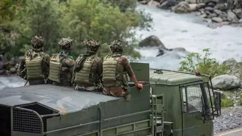 लद्दाखमा सेनाको गाडी नदीमा खस्दा ७ सैनिकको मृत्यु