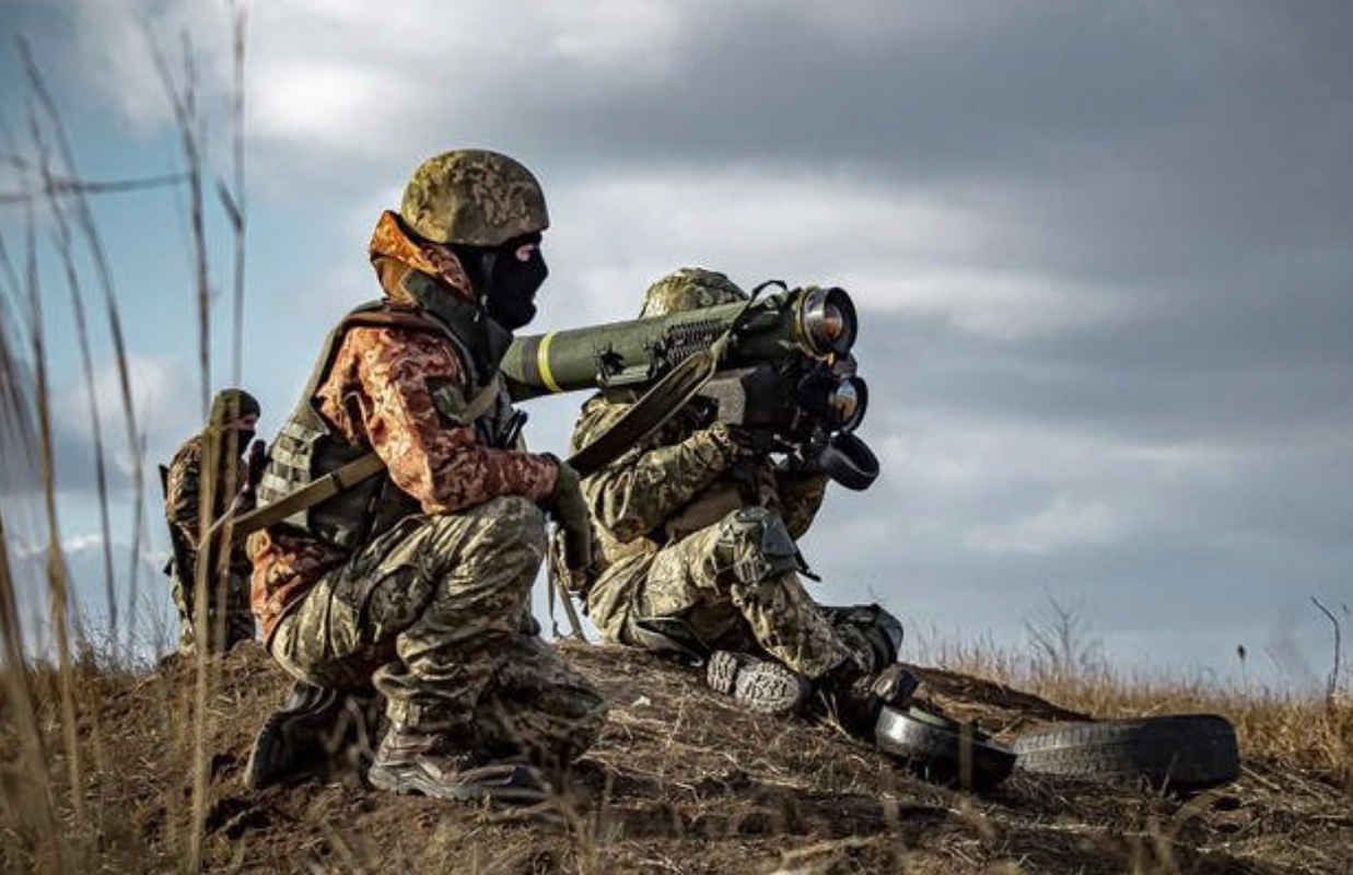 युक्रेनीलाई घेरेर रुसी सेना युद्ध गर्दै