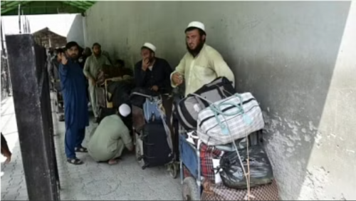 छिमेकमा शरण लिइरहेका पाँच हजार अफगानी शरणार्थी घर फिर्ता
