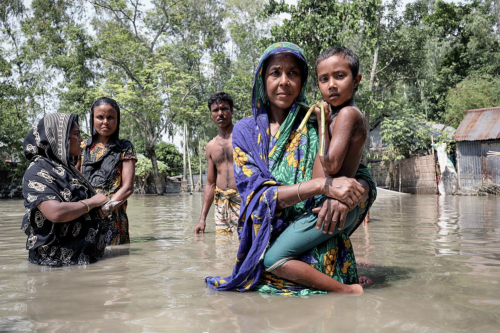 बंगलादेशमा निरन्तर वर्षा र बाढी, १०० भन्दा बढीको मृत्यु