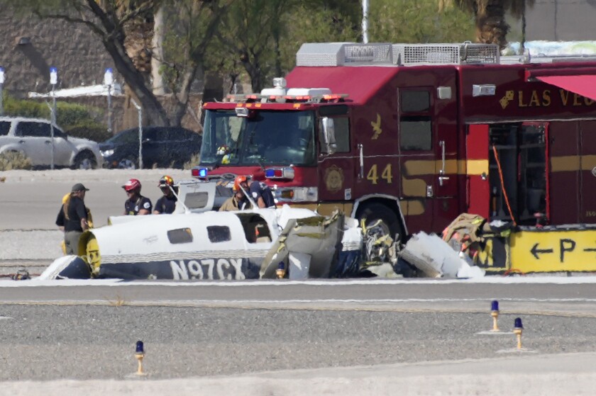 विमानस्थलमा दुईवटा विमान ठोक्किँदा चार जनाको मृत्यु
