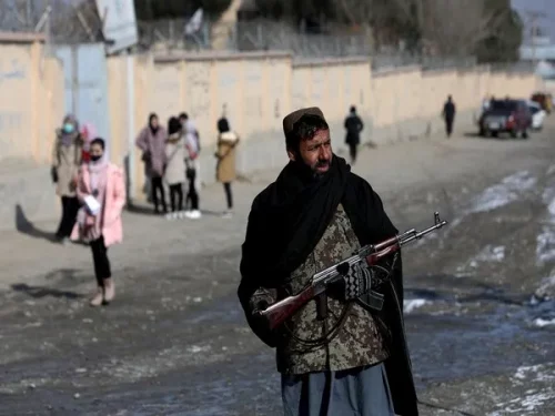 तालिबान क्रुरताको पराकाष्ठाः गोली हानी युवकको हत्या, सार्वजनिकरूपमा शव प्रदर्शन