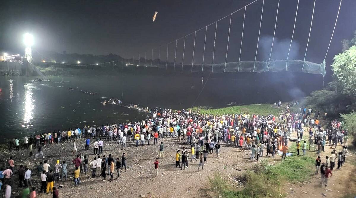 गुजरातको मोरबीमा पुल भत्कियो, सयभन्दा बढीको मृत्यु