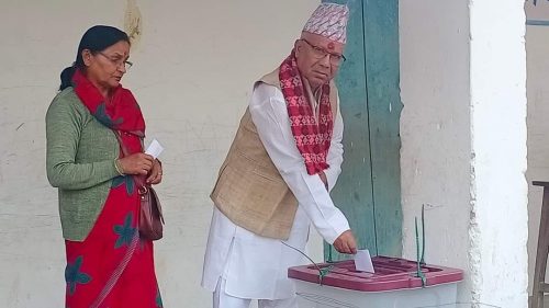 अध्यक्ष नेपालद्वारा मतदान