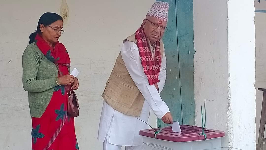 अध्यक्ष नेपालद्वारा मतदान