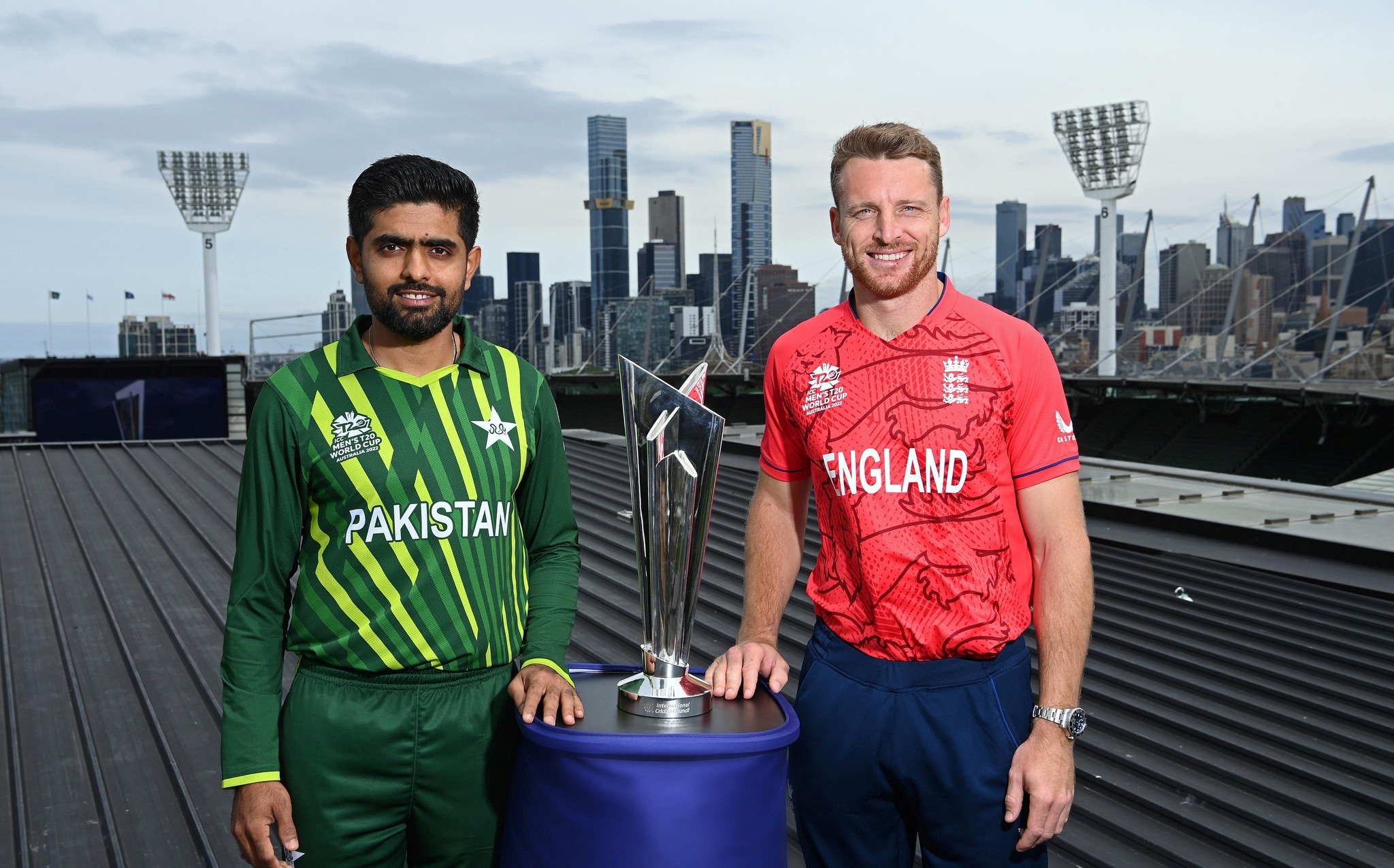 विश्वकप फाइनल : इंग्ल्यान्डले टस जित्यो, पहिले ब्याटिङ गर्दै पाकिस्तान
