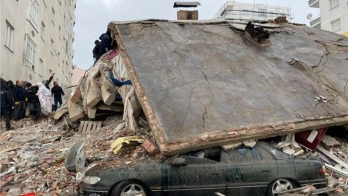 भूकम्पमा परी टर्की र सिरियामा ५०० को मृत्यु, ३०० हजारभन्दा बढी घाइते