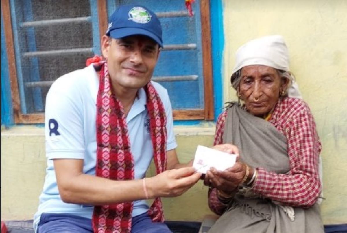 ८९ वर्षीय गिठीदेवीलाई सिडियोले घरमै पुगेर दिए नागरिकता