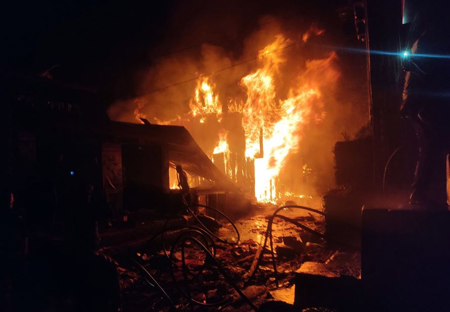 मुगुको गमगढी बजारमा आगलागी, ६ घर जले