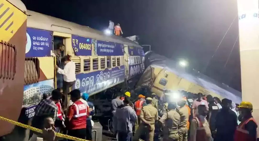 भारतमा रेल दुर्घटना, मृत्यु हुनेको सङ्ख्या १३ पुग्यो