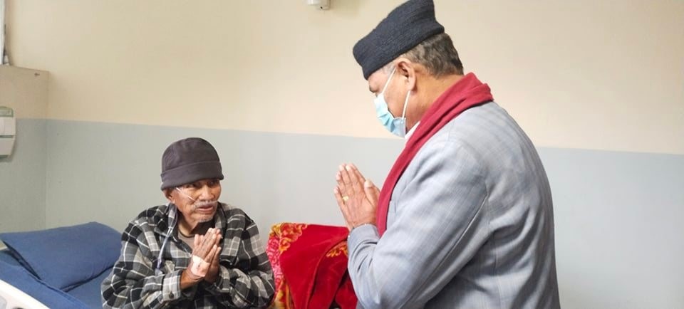 शताब्दी पुरुष भेट्न स्वास्थ्यमन्त्री अस्पतालमा