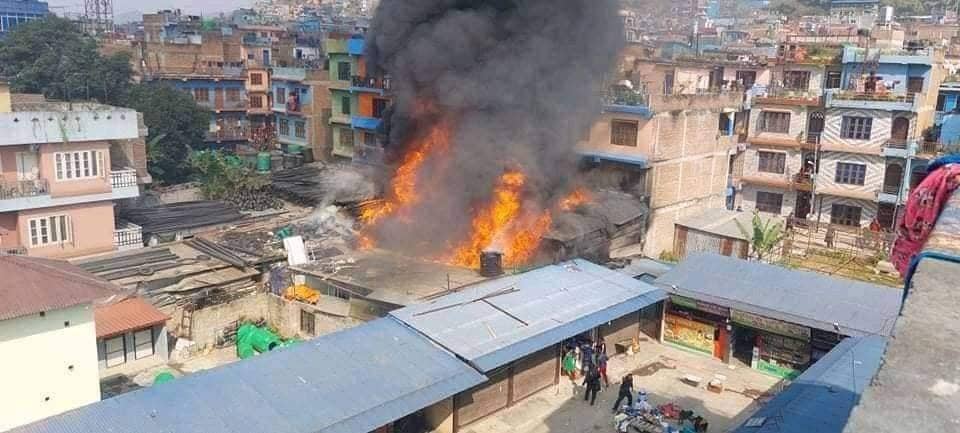 दमौलीमा यसरी भयो आगलागी