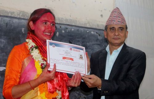 नवनिर्वाचित महानगर प्रमुख-उपप्रमुखलाई प्रमाणपत्र