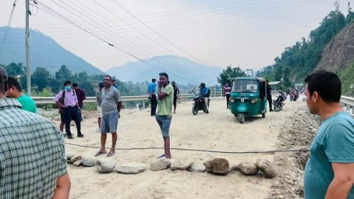गल्छी–त्रिशूली सडक खण्डमा प्रदर्शन, आवागमन ठप्प