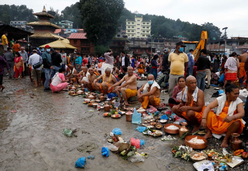 गोकर्णेश्वर मन्दिर क्षेत्रमा फोहर उठाउन ढिलाइ