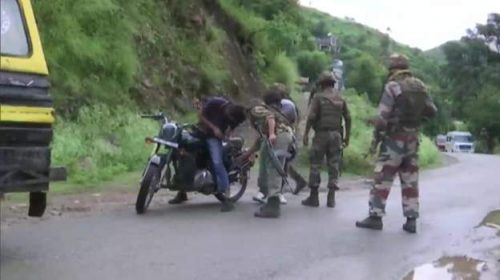 जम्मु कश्मीरमा भारतीय सेना र चरमपन्थीबीच भिडन्त, ५ को मृत्यु