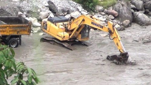 वर्षायाममा पनि रोकिएन कालीगण्डकीको अवैध दोहन