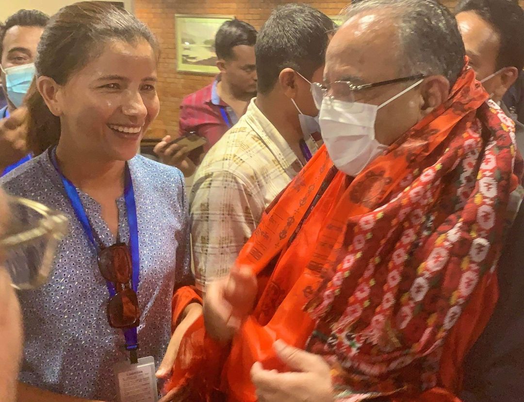 प्रचण्ड स्वदेश फर्किए
