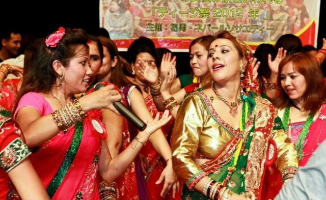 लय छोड्दै तीज