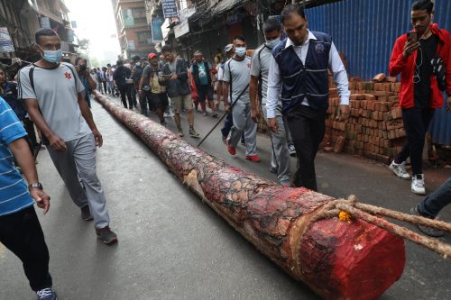 इन्द्रजात्राको लिंगो हनुमानढोकामा भित्र्याइयो