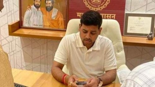 बाबुको कुर्सीमा बसेर मुख्यमन्त्रीपुत्रले खिचाएको तस्बिर भाइरल