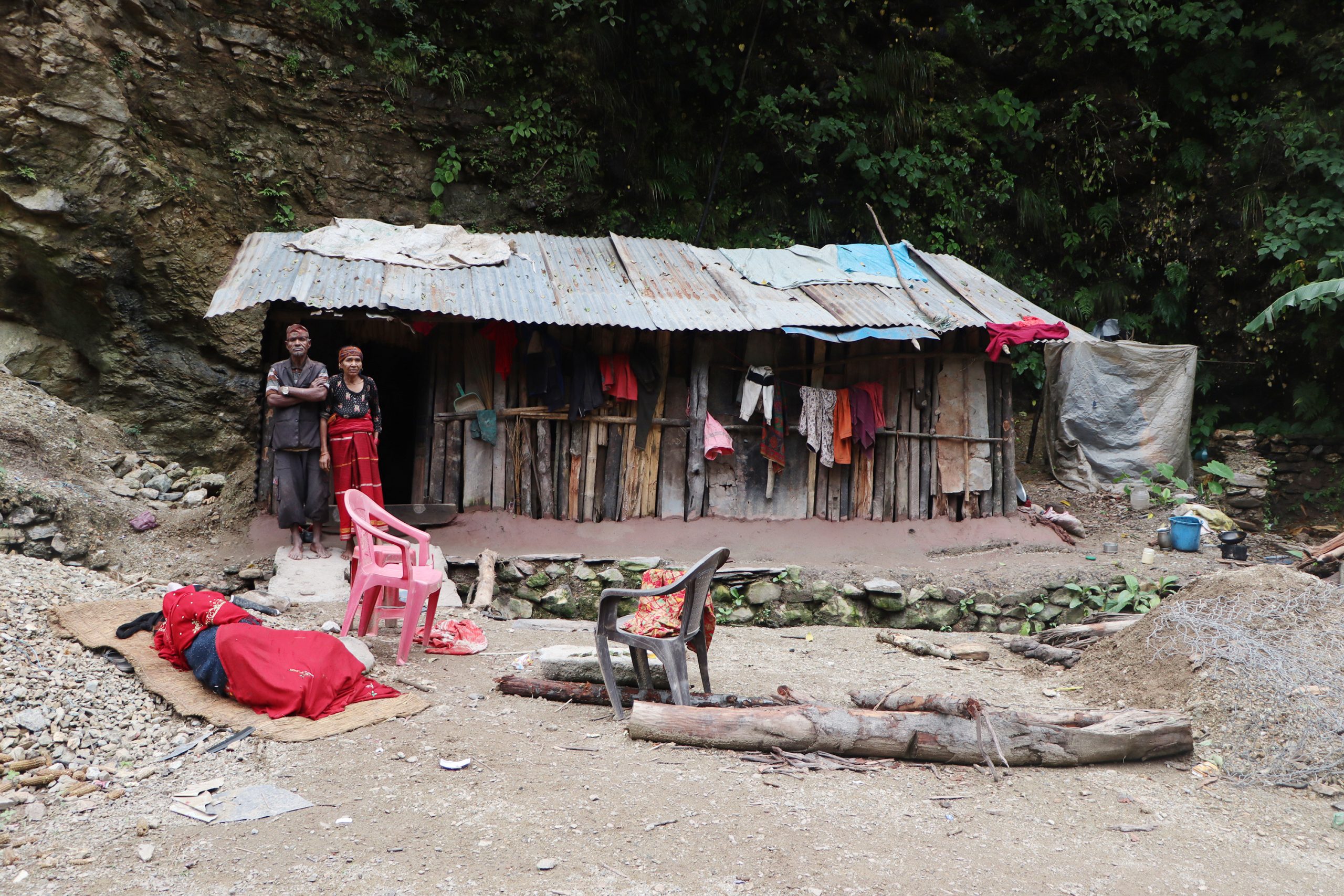 …अनि घर छाडेर देवीराम सडकमा बस्न थाले