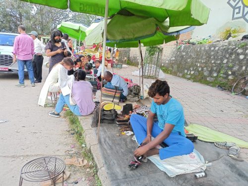 जुत्ता सिलाउनेहरूको यथार्थ : भन्छन्, ‘सीपको सम्मान भएन’