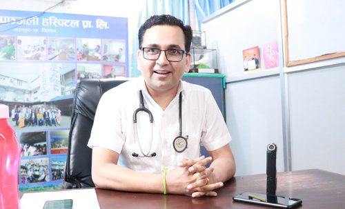 राजीनामा दिएर चुनावमा हेलिएका डा. अधिकारी काममा फर्किए