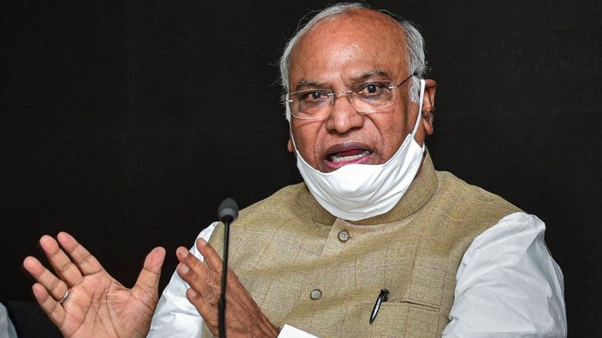 भारतीय कंग्रेस अध्यक्ष खड्गे : पीडादायी जीवनबीच फक्रिएका फूल