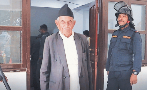 ९९ वर्षीय टीकादत्त जो प्रचण्डविरुद्ध मैदानमा छन्
