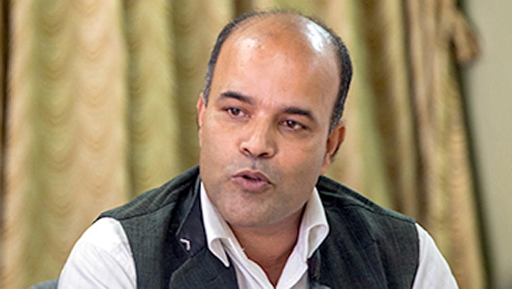 कांग्रेस उम्मेदवारलाई पछि पारेर अघि लागे अमरेश