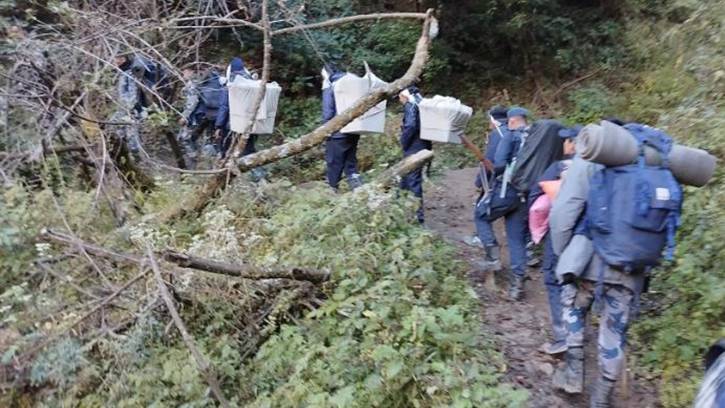 दुर्गम क्षेत्रका मतपेटिका अझै बाटोमै