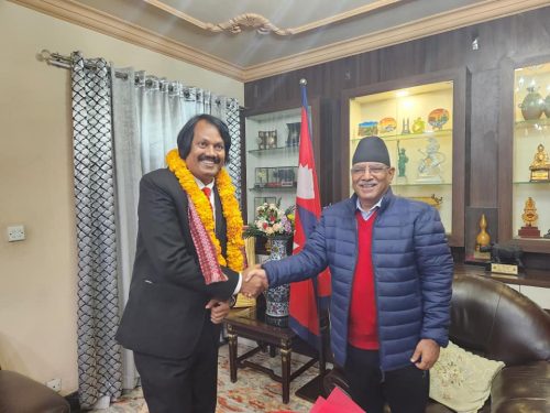 प्रचण्ड र सीके राउतबीच भेट