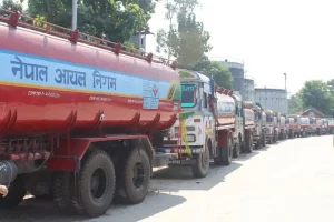 वीरगञ्ज नाकाबाट १० महिनामा एक खर्ब ५५ अर्बको पेट्रोलियम पदार्थ आयात