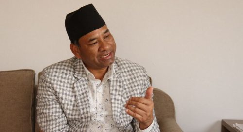 आफ्नै गृहनगरमा पछि परे एमालेका कर्ण थापा