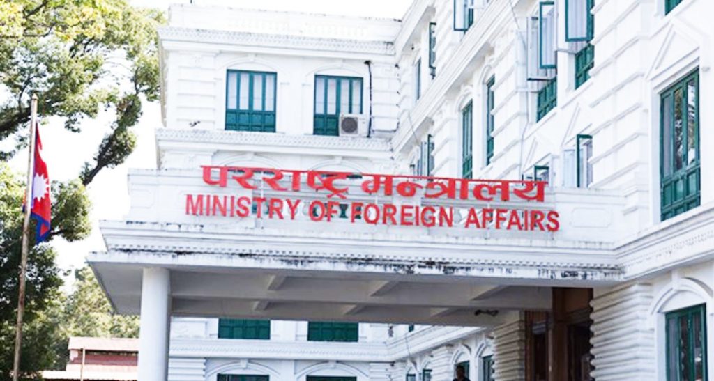 क्षमा माग्दै परराष्ट्रले भन्यो-अमृत झाको रिहाइका लागि कूटनीतिक पहल जारी छ