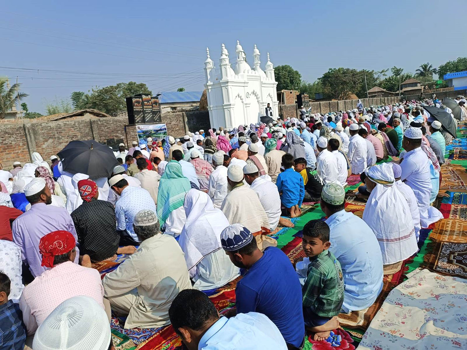 हर्षोल्लासका साथ इद मनाइँदै (फोटो फिचर)