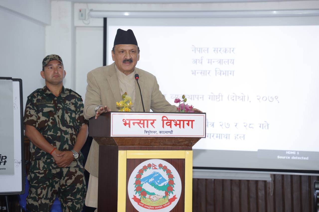 कर्तव्यनिष्ठ भएर जिम्मेवारी पूरा गर्न राजस्व कर्मचारीलाई अर्थमन्त्रीको निर्देशन