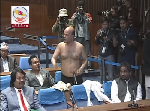 अमरेशकुमार सिंहले संसदमै खोले लुगा