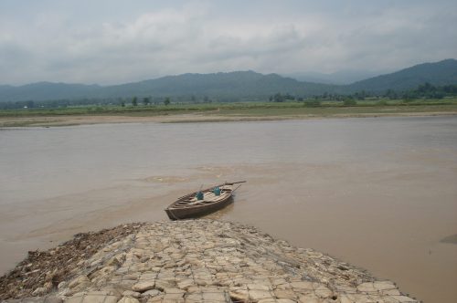 नाइजेरियामा सामूहिक हिंसापछि भाग्ने क्रममा डुंगा पल्टँदा १५ को मृत्यु
