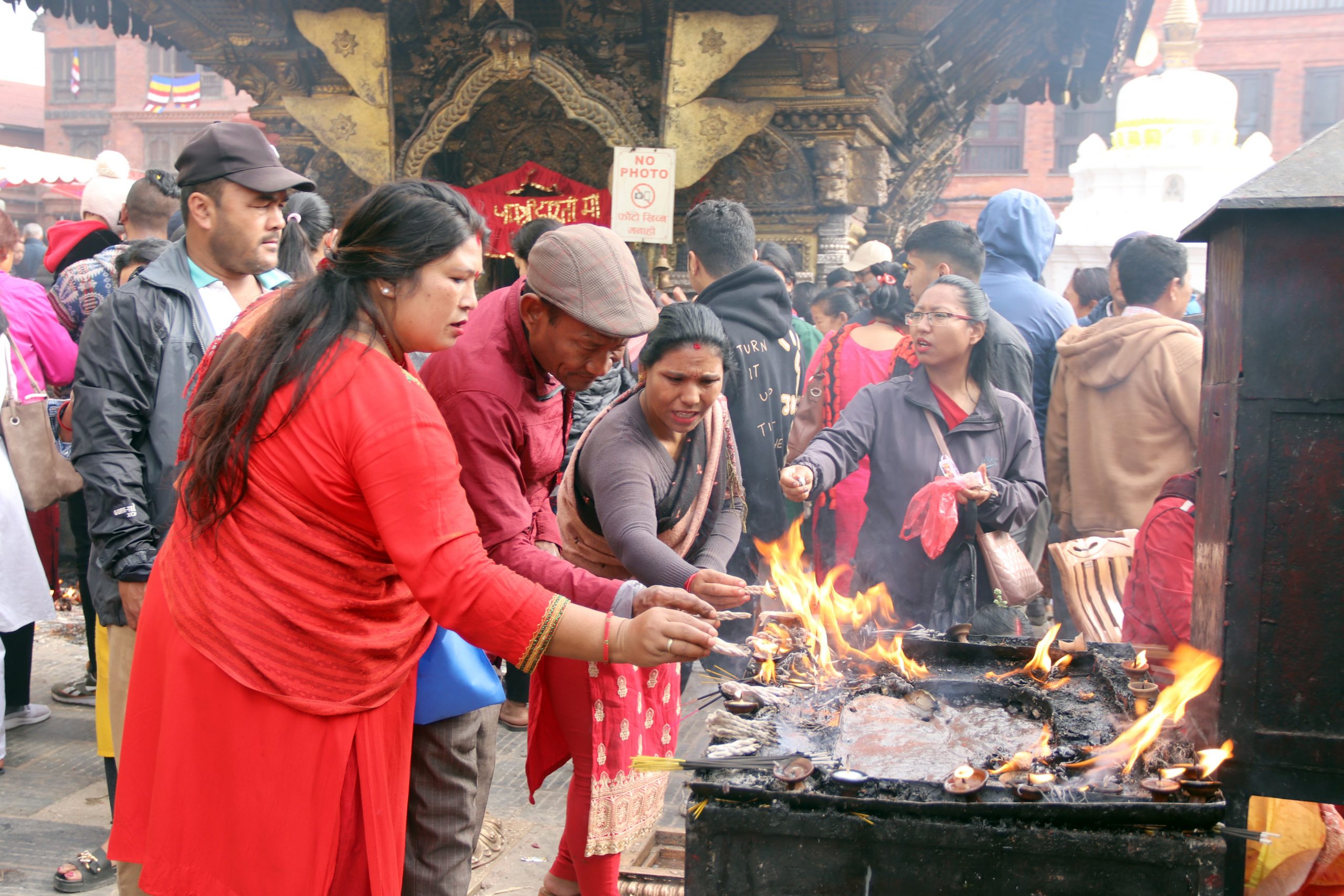 देशभरका बौद्ध तीर्थस्थलमा दर्शनार्थीको घुइँचो (फोटोफिचर)