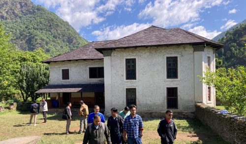 संरक्षण गरिँदै गलकोट दरबार