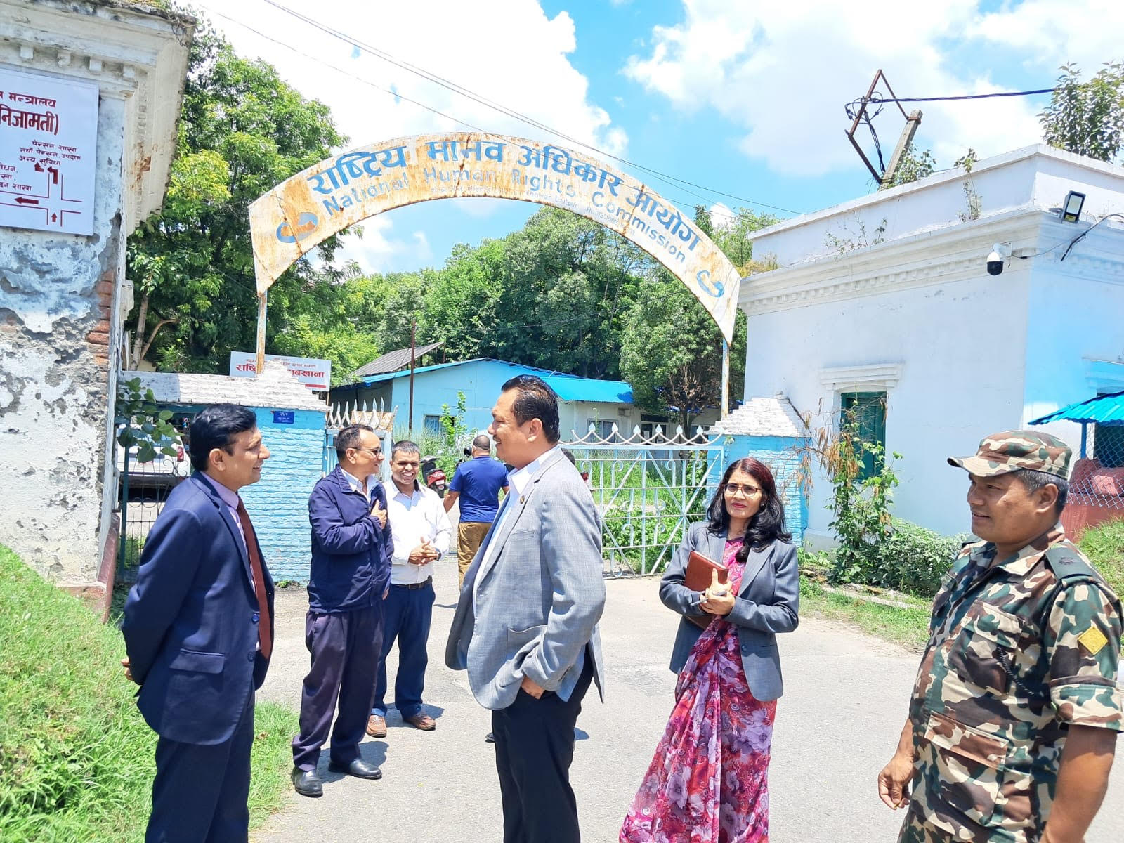 किताबखानाको छड्के अनुगमनमा पुगे मन्त्री मोदी