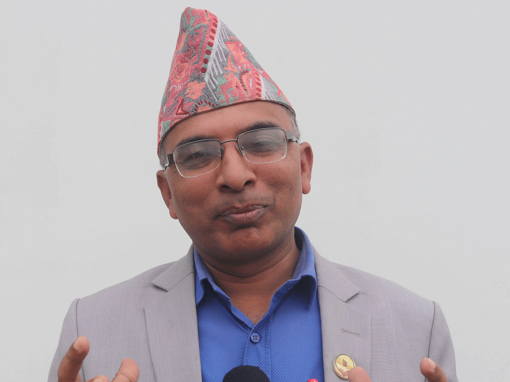 जनप्रतिनिधि जनताको घेराबन्दीमा हुन्छ : सांसद ढकाल